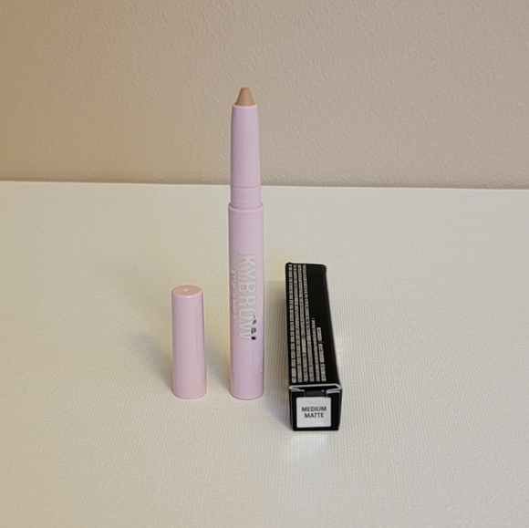 Kylie Jenner "Medium Matte" Brow Highlighter - Picture 2 of 2